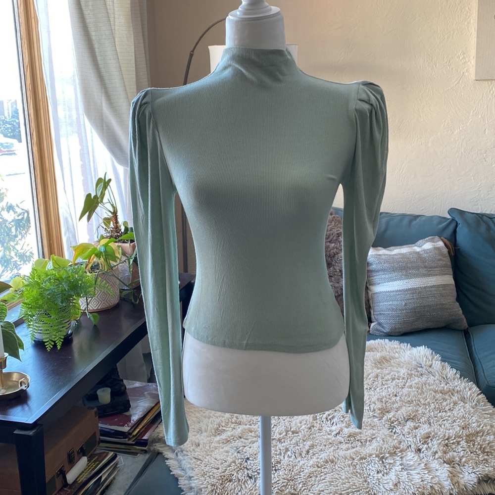 SHINESTAR puffed, long sleeve pale green women’s top